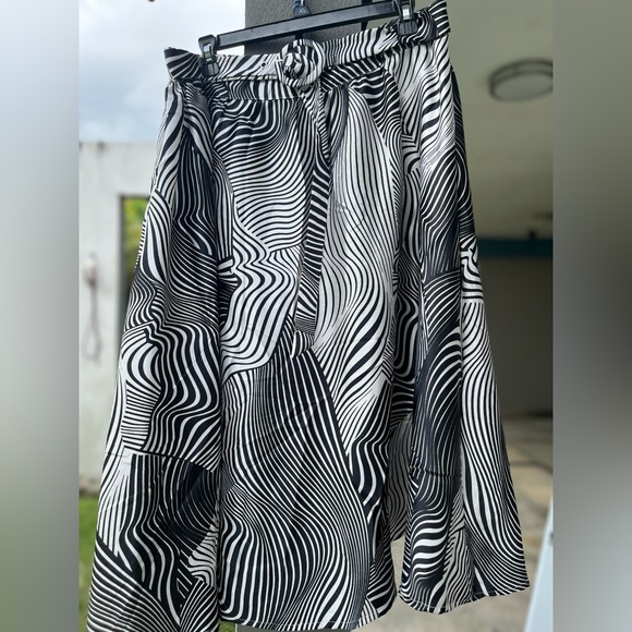 LIVE YOUR TRUTH WOVEN SKIRT